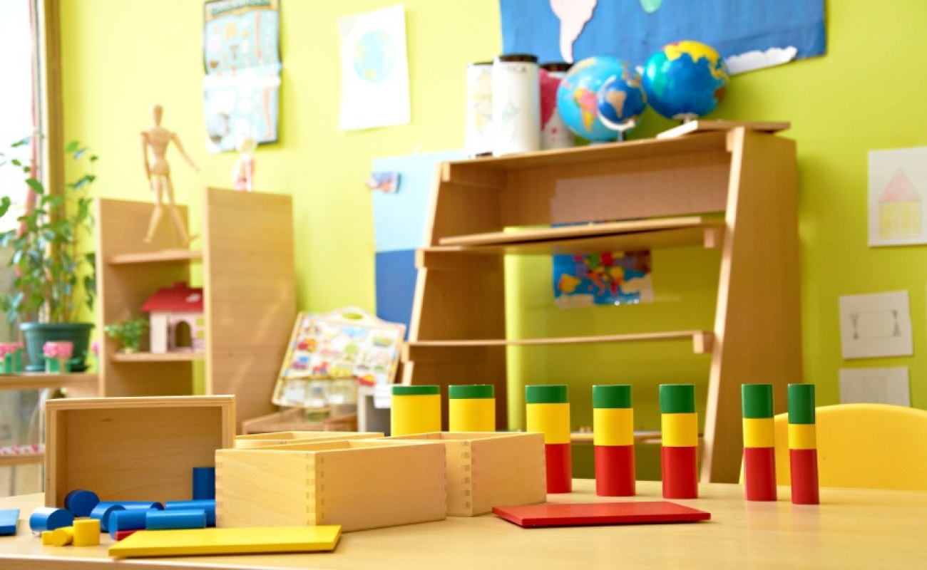 Hrát si a rozvíjet se – Montessori pomůcky a další naučné hračky