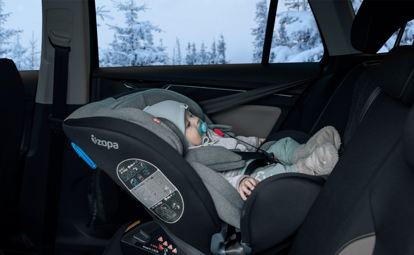 Dítě v zimní bundě do autosedačky nepatří! Jak zajistit bezpečné cestování v zimě?